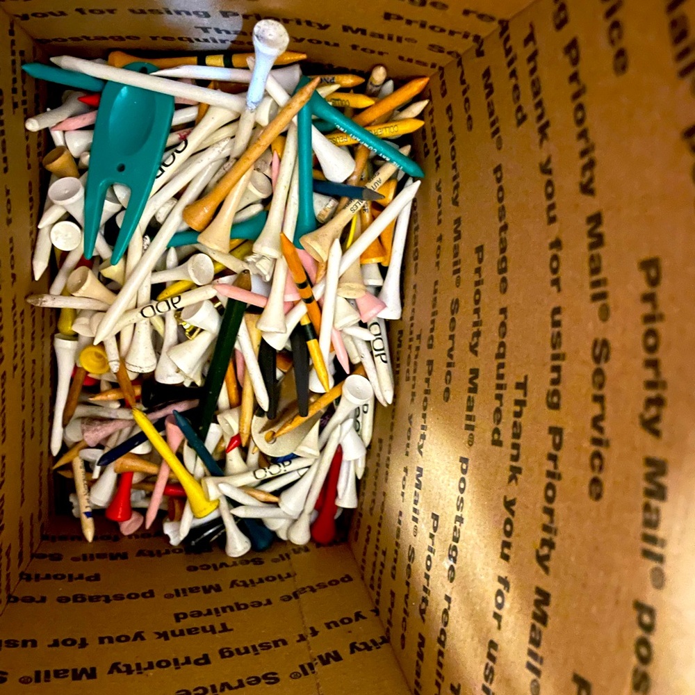 Golf tees 500 pc mixed 
Used conditions